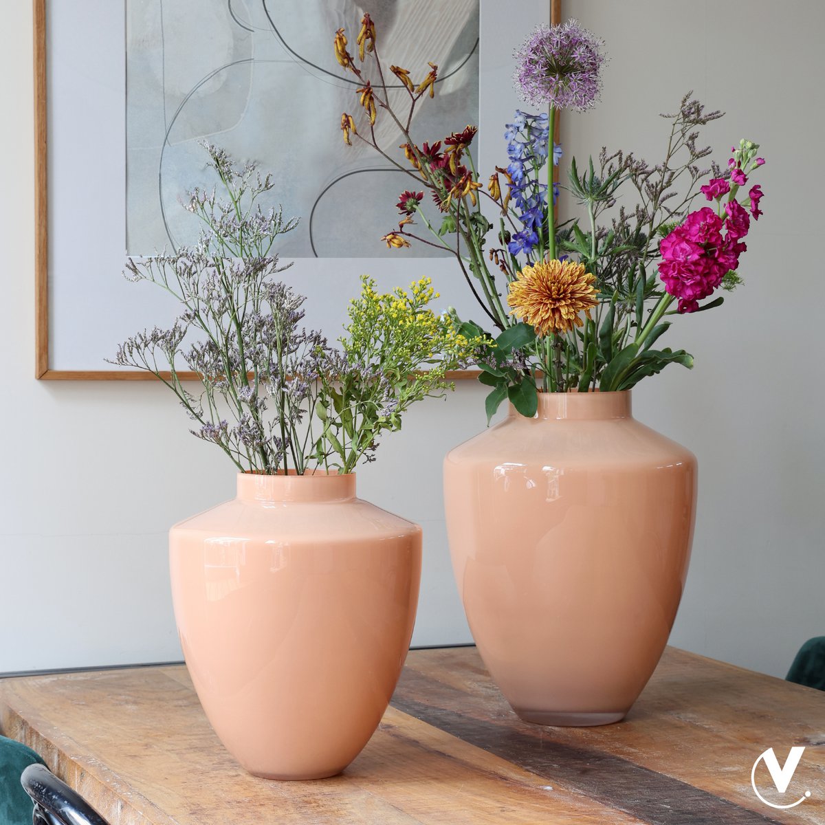 Vase The World mondgeblazen vaas, uniek in vorm en perfect afgewerkt, een elegante toevoeging aan elk woonkamer