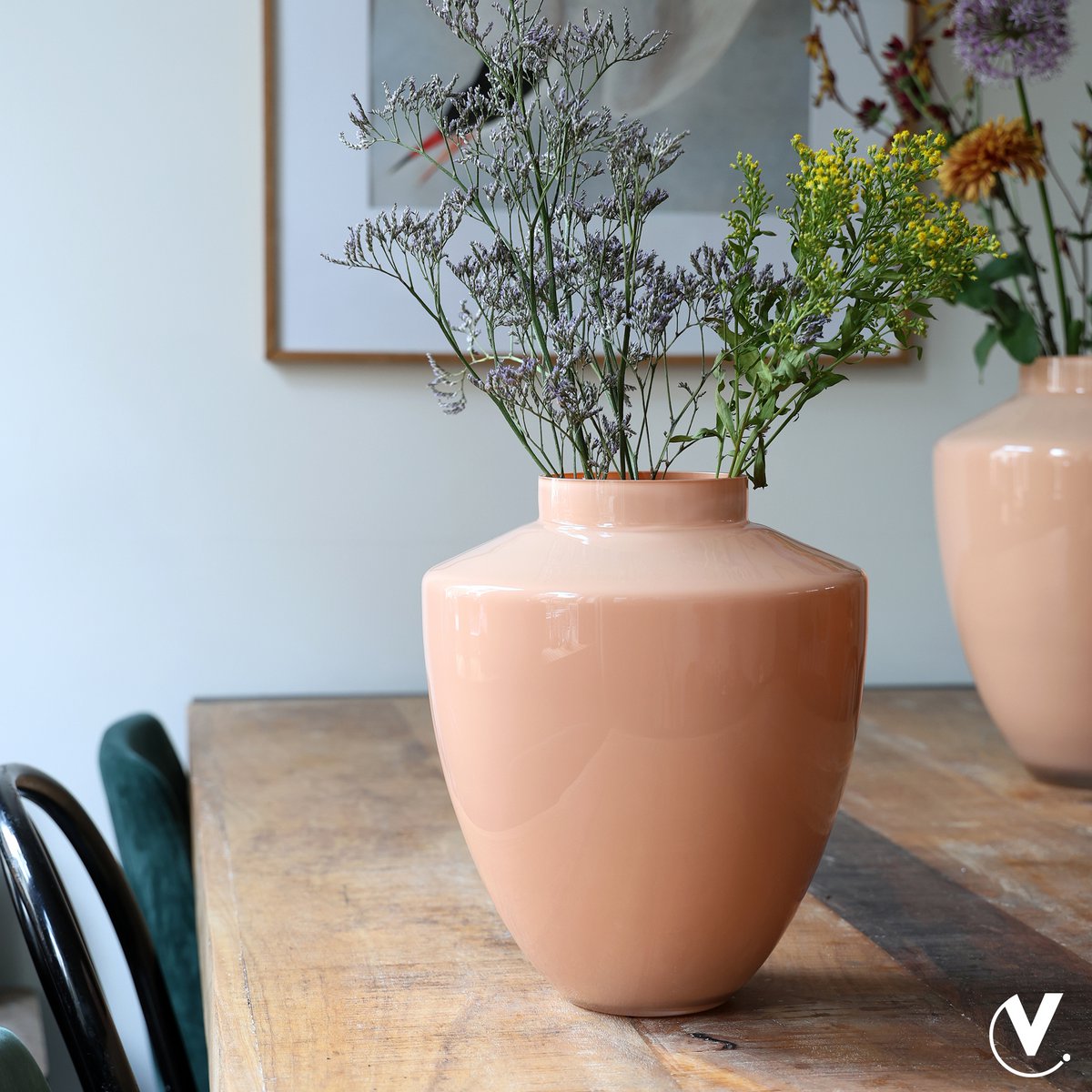 Vase The World mondgeblazen vaas, uniek in vorm en perfect afgewerkt, een elegante toevoeging aan elk interieur