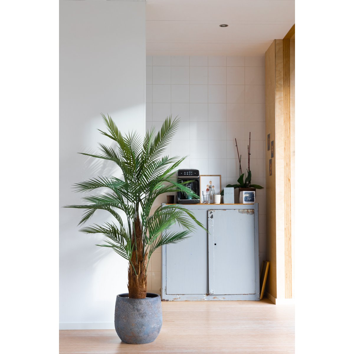 Kunstpalm 150 cm met 24 grote bladeren, perfect voor een tropische sfeer in huis of kantoor.
