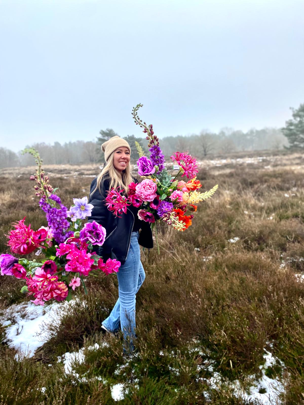 Zijden bloemen afgebeeld in de natuur met Kim