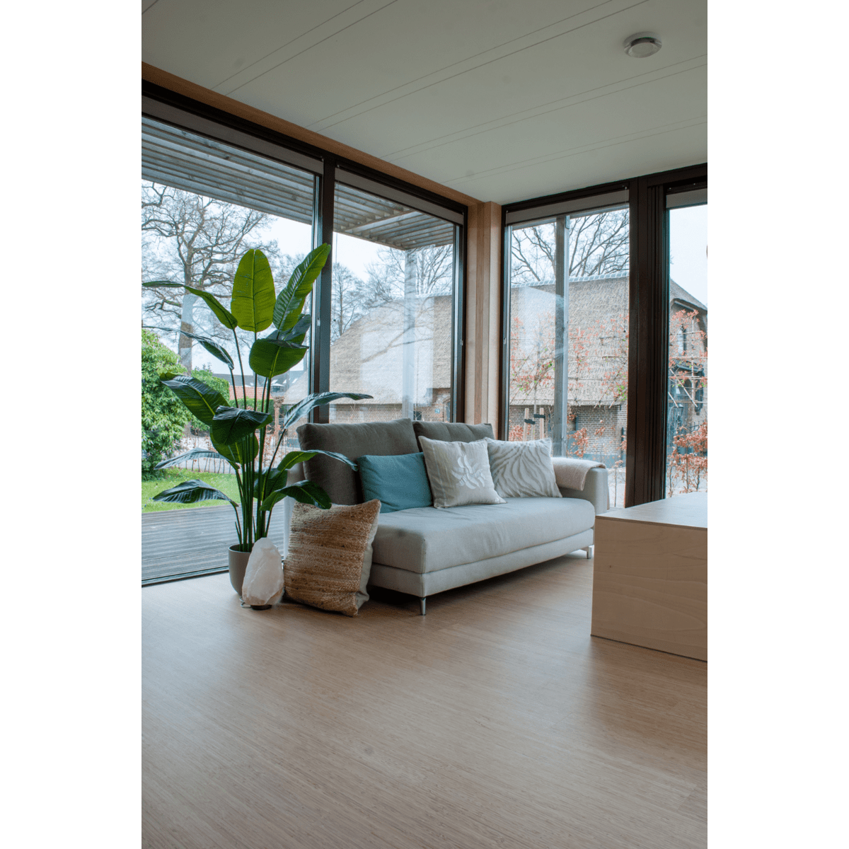 Kunst bananenplant 180 cm met grote groene bladeren, perfect voor tropische sfeer in je huis of kantoor.